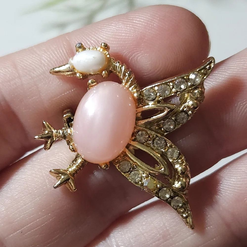 Vintage Gold Pink Moon Glow Jelly Belly Crystal Winged Bird or Duck Brooch Weiss